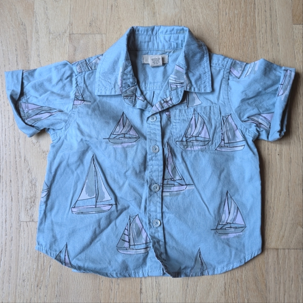 Peek boys button down short sleeved top with sail boats size 12-18 months